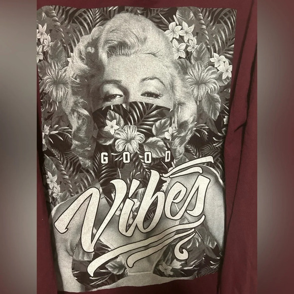 Popular Poison Sz. XL 2012 Long Sleeve T-Shirt Marylin Monroe “Good Vibes” Red. - Picture 3 of 5